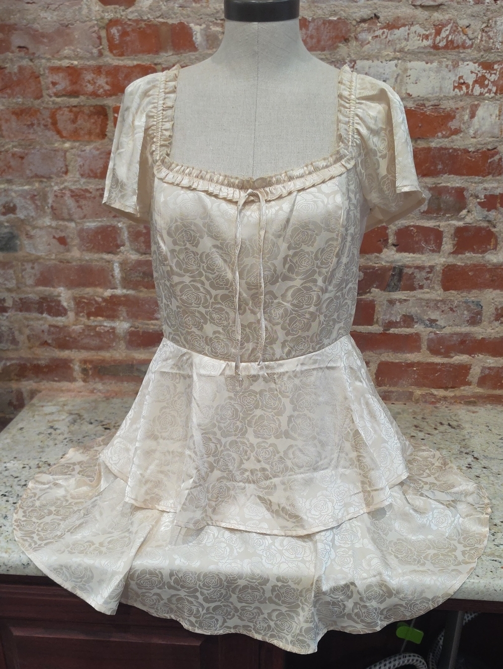 Francesca's Collections Cream Floral Satin Babydoll Chemise